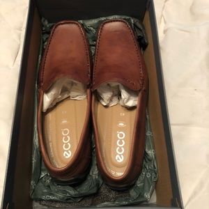 BRAND NEW ECCO SLIP ON